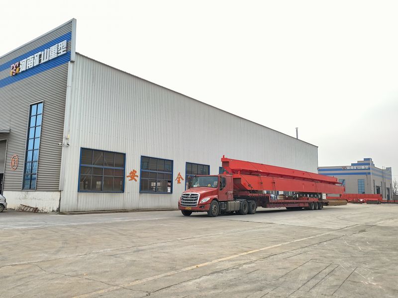 兩臺(tái)10噸 跨度28.4米電動(dòng)葫蘆橋式起重機(jī)，發(fā)往山東威海